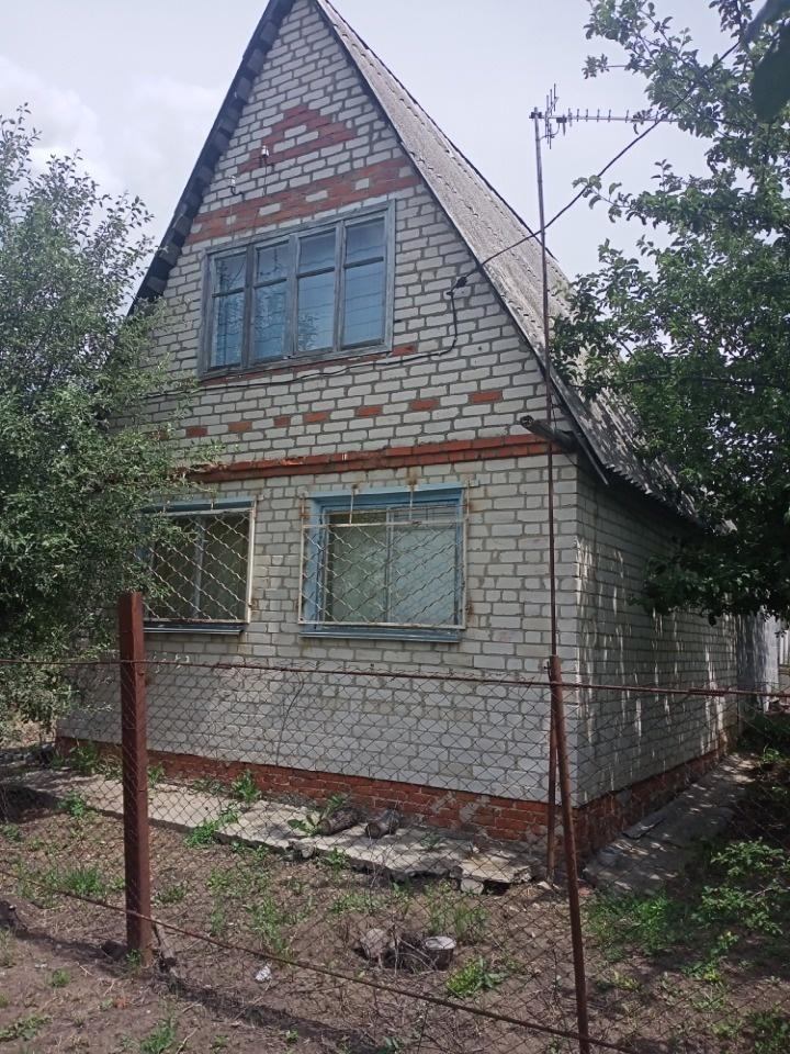 Срочно продам капитальный домик в хорошем тихом месте,рядом река Разумная! Хорошие соседи! Остановка рядом, подъезд круглый год! 